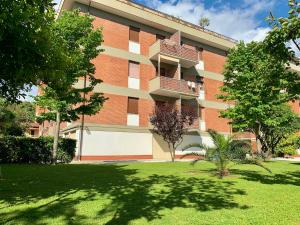 ISA-Apartments in Marina di Massa with private equipped outdoor area and maximum 5 minutes from the beach