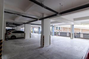 spacious elegant two bedroom apartment with swimming pool, private parking space, children playground ,gym and beatable city views