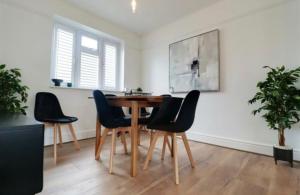 Modern apartment in Melbourne Long Stays Welcome