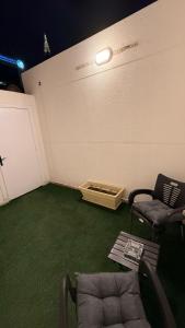 1BR and Livingroom with patio in Alolaya l Self-Entry