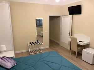 Double or Twin Room with Private Bathroom