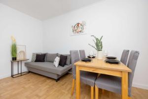 Bright Apartment in Warsaws Wola Next to the Metro by Noclegi Renters
