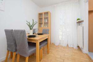 Bright Apartment in Warsaws Wola Next to the Metro by Noclegi Renters