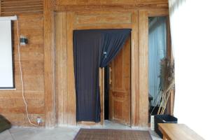 Spacious Family Home & Office Canggu, stay with cats