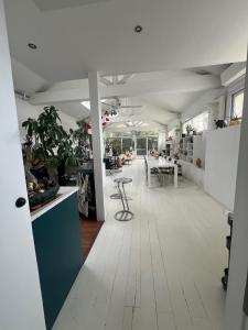 Large unique loft, quiet and bright & outdoor