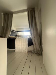 Appartements Large unique loft, quiet and bright & outdoor : photos des chambres