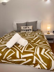 Vauxhall, river Thames, Big Ben Retreat, Central London family Stay