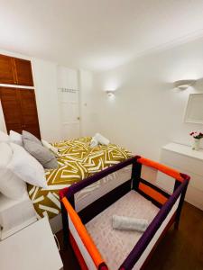 Vauxhall, river Thames, Big Ben Retreat, Central London family Stay