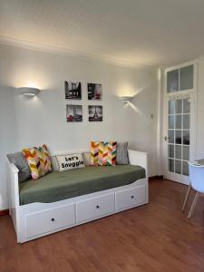 Vauxhall, river Thames, Big Ben Retreat, Central London family Stay