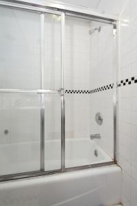 Charming 3-Bedroom Apartment in Midtown West