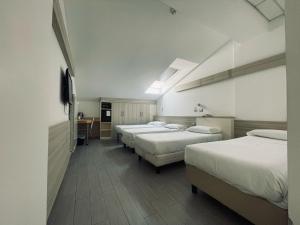 Quadruple Room room in Hotel Holiday