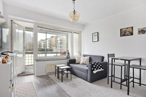 Modern and Cozy Apartment with Balcony, Free Netflix and Fast WiFi - 3hvězdičkové hotely ve městě Malmö