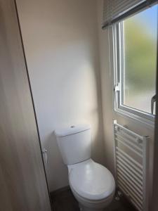 Great Caravan At Dovercourt Holiday Park, Essex Ref 44206V