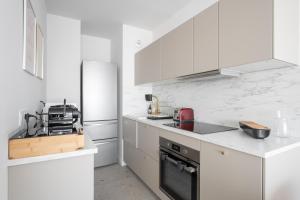 Asirem - Pied de métro dans le 7ème