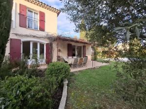 Villas Villa Nicole avec piscine & jardin prives, parking dans le coeur du Luberon, proche Gordes, Roussillon, Goult, Bonnieux : photos des chambres