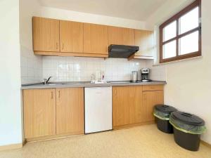 STA1079 Moderne Monteurwohnung mit Balkon