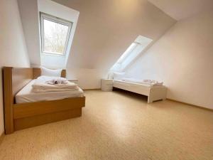 STA1079 Moderne Monteurwohnung mit Balkon