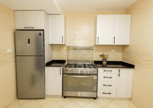 Luxury 4BR Apartment Pool View