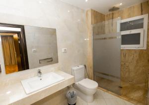 Luxury 4BR Apartment Pool View