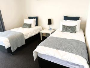64 Sweeping Views Eastperth 2br Poolpkg