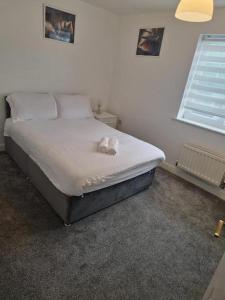 3BR Maidstone Stay - WiFi Parking London Access