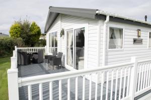 Stunning 6 Berth Lodge For Hire At Skipsea Sands In Yorkshire Ref 41077Wf