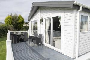 Stunning 6 Berth Lodge For Hire At Skipsea Sands In Yorkshire Ref 41077Wf