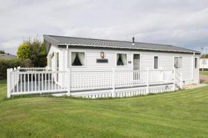 Stunning 6 Berth Lodge For Hire At Skipsea Sands In Yorkshire Ref 41077Wf