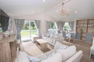 Stunning 6 Berth Lodge For Hire At Skipsea Sands In Yorkshire Ref 41077Wf