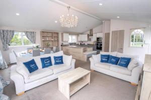 Stunning 6 Berth Lodge For Hire At Skipsea Sands In Yorkshire Ref 41077Wf