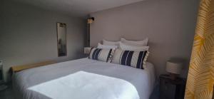 B&B / Chambres d'hotes Les Terrasses de la Borie : Grande Chambre Double 