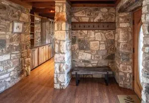 Hill Country Luxury 5BR w Pool & Casita - 克尔维尔