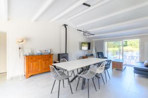 Villas Lovely fully renovated beach villa : photos des chambres