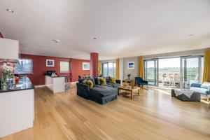 14 Azure in Fistral, Newquay