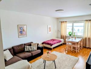 Beautiful apartment with seaview! Top 7th floor Free parking!