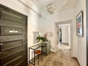 Ευρύχωρο Διαμέρισμα 2 Υπνοδωματίων με 2 Μπάνια κοντά στο ΟΑΚΑ Νοσοκομεία Short Stay