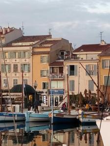 Appartements Pied a terre, sejour idyllique face a la mer classe 2 etoiles : photos des chambres