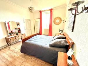 La Tour Carrée de Nontron, sleeps 12