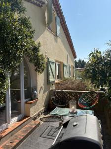 Maisons de vacances Havre de paix avec jacuzzi et jardin a pied du centre-ville : photos des chambres