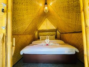 Khaosok Monkeys & River Camps