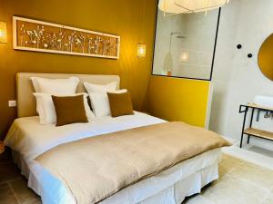 Maisons de vacances Villa With Pool In The Heart Of Gordes : photos des chambres