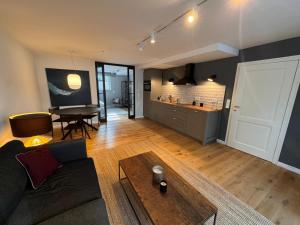 Neue 2 Zimmer Wohnung im Grünen mit Terrasse und Platz