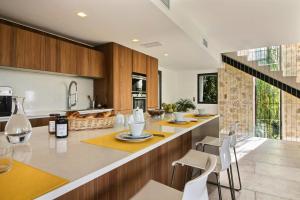 Maisons de vacances Fabulous Restored Farmhouse With Pool Near Vence : photos des chambres