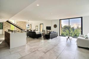 Maisons de vacances Fabulous Restored Farmhouse With Pool Near Vence : photos des chambres