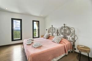 Maisons de vacances Fabulous Restored Farmhouse With Pool Near Vence : photos des chambres