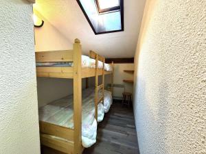 Appartement skis aux pieds avec balcon, parking et casier à ski à Praz-sur-Arly - FR-1-603-54