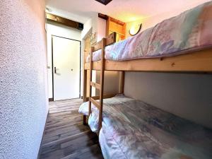 Appartement skis aux pieds avec balcon, parking et casier à ski à Praz-sur-Arly - FR-1-603-54