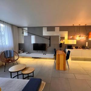 Modzelewskiego, metro Wierzbno, free parking by Cosmo Spirit