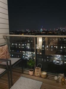 ApartmentSleeps3-Balcony-Near CanaryWharf-Gym