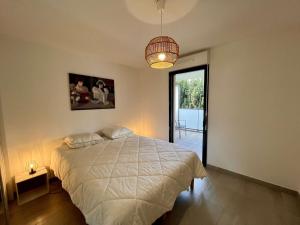 Appartement Neuf Climatisé, Terrasse, Parking, Plage à Pied, Cavalaire-sur-Mer - FR-1-226B-106